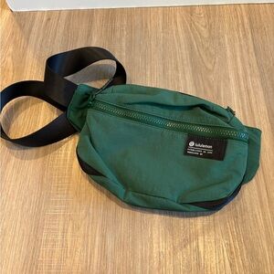 Lululemon Athletica Clean Lines Belt Bag Green Bum Bag Fanny Pack Purse Pouch